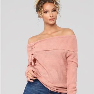 NWT Off the shoulder sweater, size M, Mauve color